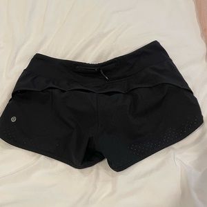 Lululemon 2.5” shorts